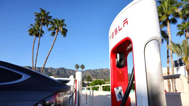 Image for article titled Tesla Plans to Build a Supercharger with a Drive-In Theater and a Restaurant In Hollywood