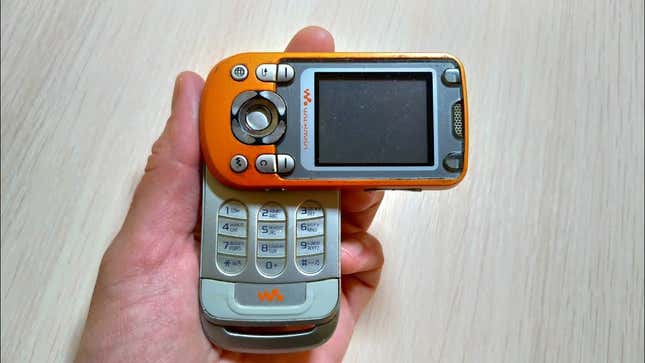 A photo of the Sony Ericsson W550i.