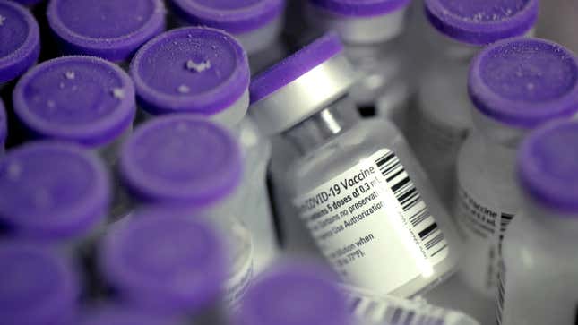 Image for article titled As Vaccination Numbers Continue to Stall, a New COVID Antiviral Pill Might Be Coming Soon