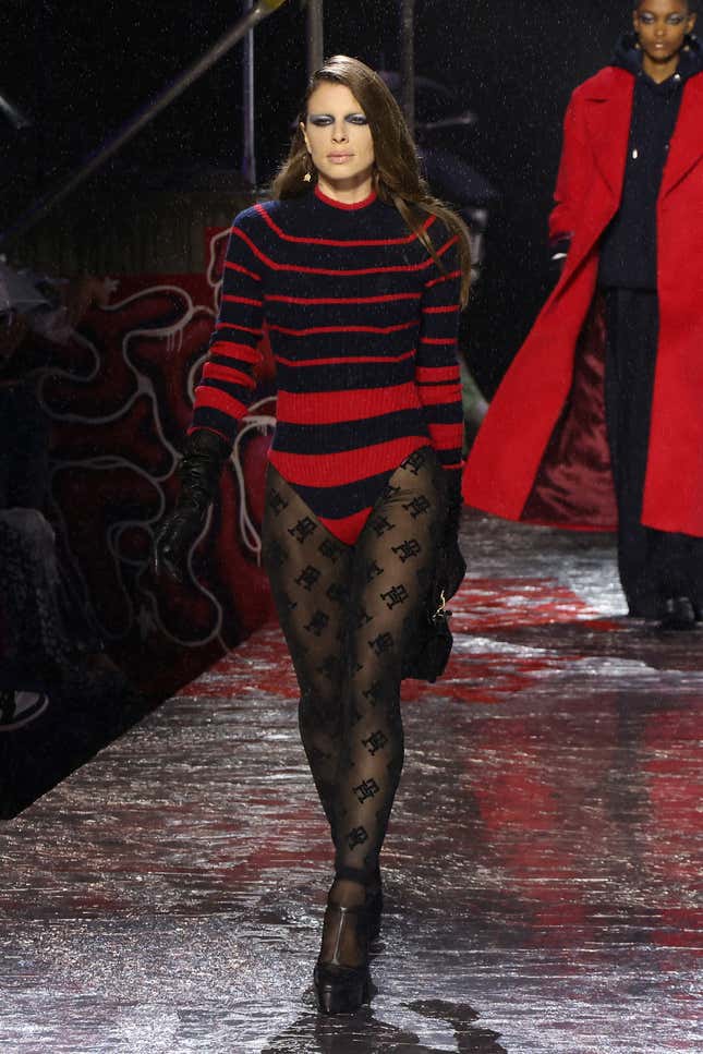 Image for article titled New York Fashion Week 2022: All the Chic Fits, Concerning Trends, and Despicable Copycats