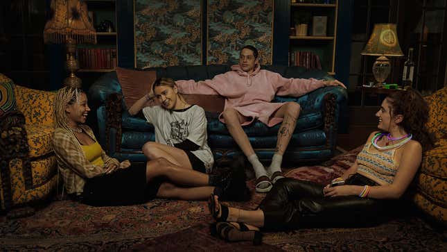 Image for article titled 'Bodies Bodies Bodies' Is a Slasher Flick That Pulls From 'Heathers,' 'Scream,' and Shakespeare