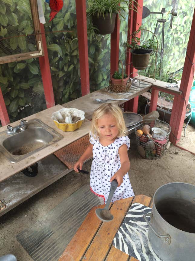 Image for article titled This is what work-life balance looks like at a company with 100% retention of moms