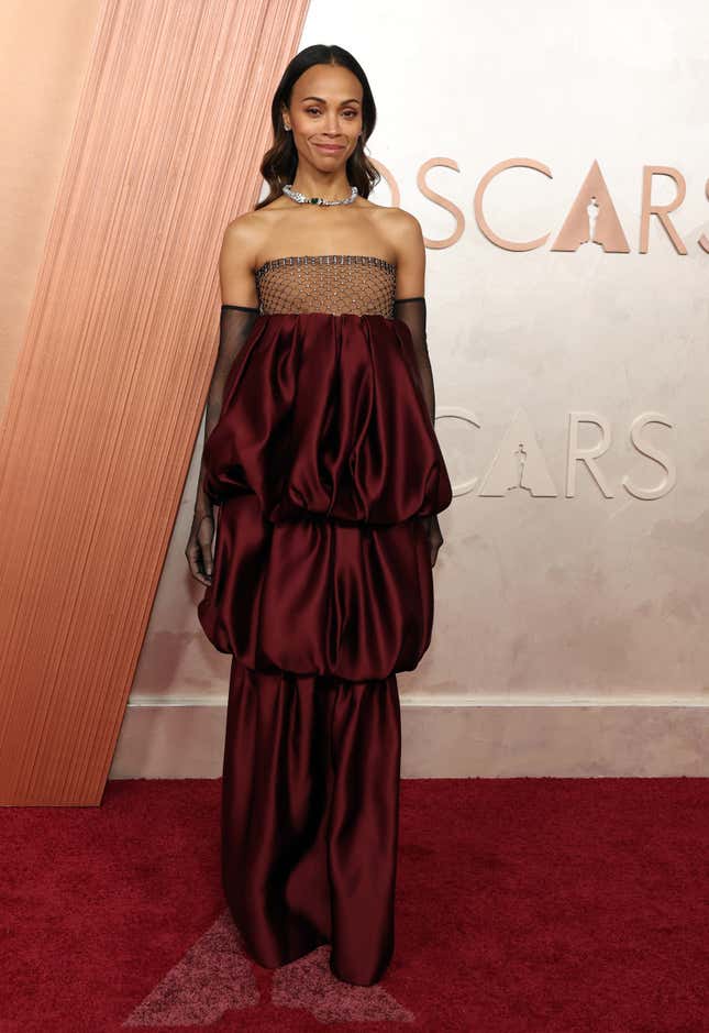  Zoe Saldana attends the 97th Annual Oscars at Dolby Theatre on March 02, 2025 in Hollywood, California.