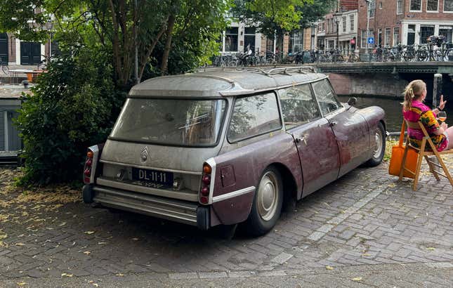 Rückansicht 3/4 eines Citroën DS Kombi