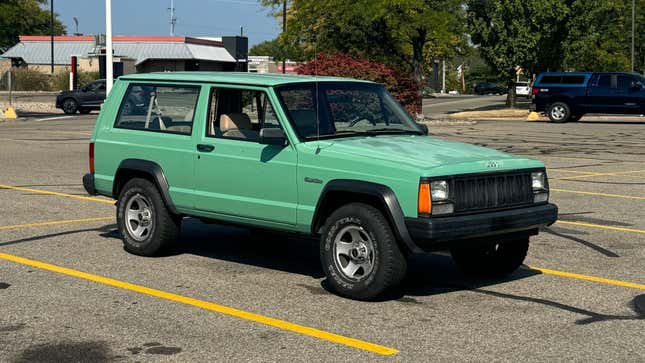 Image for article titled Forest Service Green Is The Greatest Color For A Hard Working American Truck Or SUV