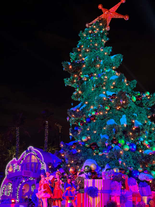 Image for article titled The Grinch and Martha May Whovier Headline Grinchmas at Universal Theme Parks