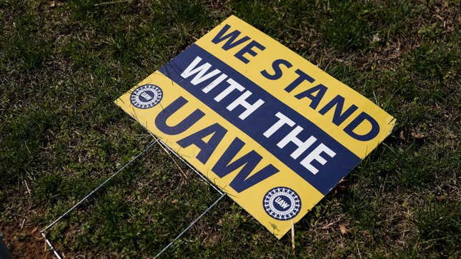  A United Auto Workers lawn sign