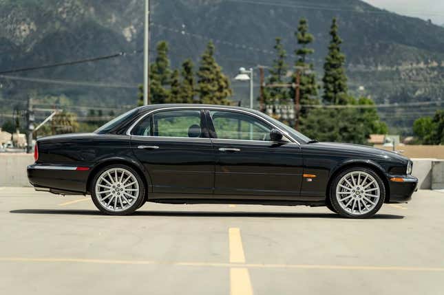 Image for article titled At $33,000, Is This 2005 Jaguar XJR a Real Bargain?