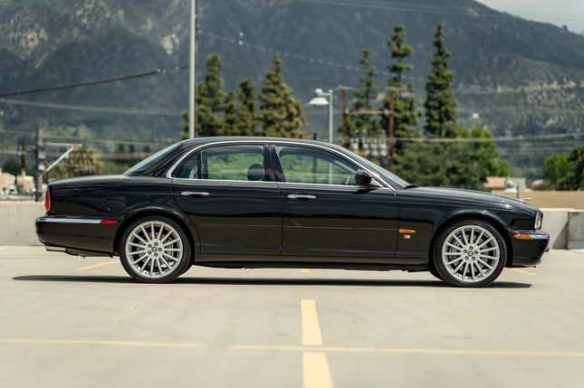 Image for article titled At $33,000, Is This 2005 Jaguar XJR A Purr-fectly Good Deal?