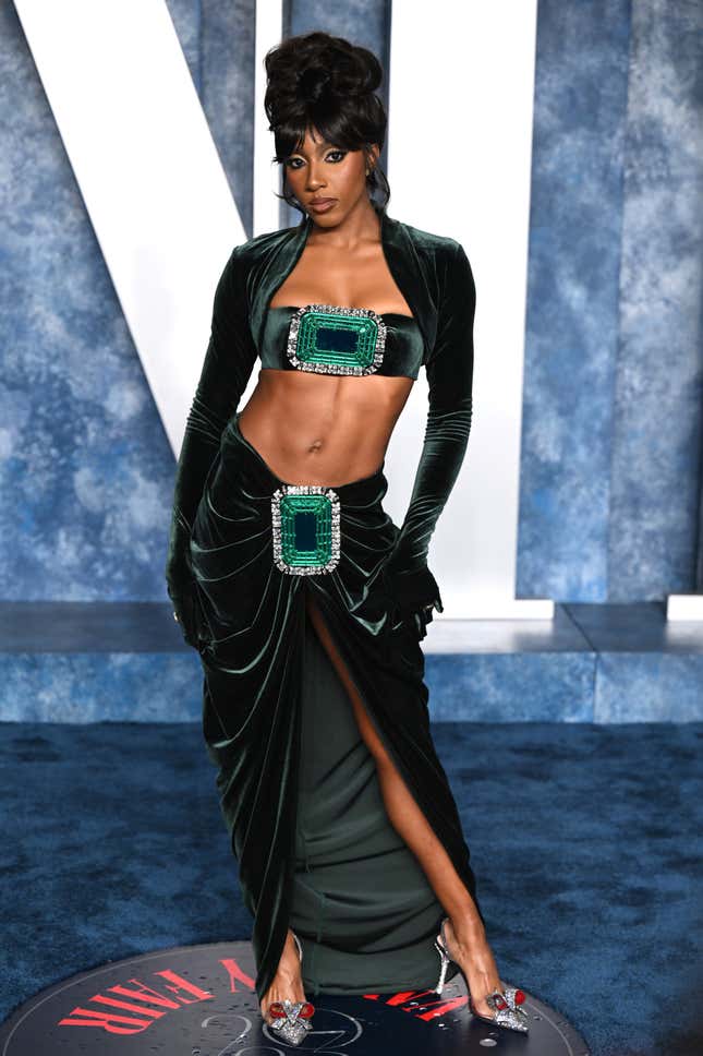 21metgala on X: Iris Apatow attends the 2023 Vanity Fair Oscar