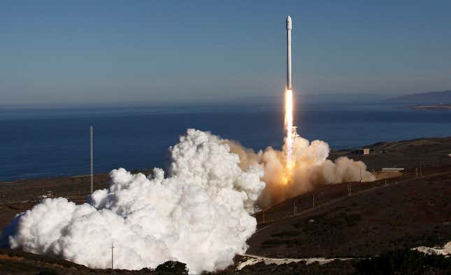 Earth observation: Falcon 9 rocket