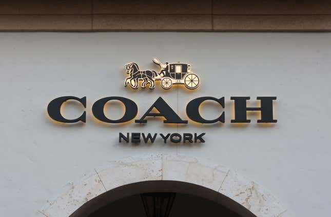 Imagen para el artículo titulado Cómo conseguir ofertas de lujo del Black Friday de Coach, Saks Fifth Avenue, Neiman Marcus y más