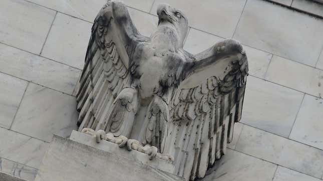 Une statue dans le bâtiment de la Réserve fédérale