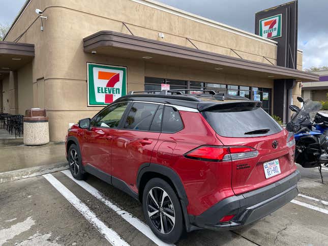 Der Corolla Cross Hybrid ist ein äußerst überzeugendes Fahrzeug, und dies war ein äußerst überzeugender 7-Eleven.