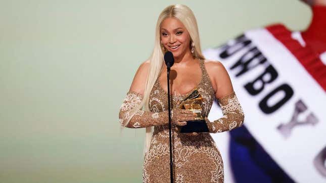 Image for article titled Tiktok Lip Reader Spills The Tea On What Beyoncé Said To Jay-Z, Blue Ivy and Taylor Swift After Grammy Win