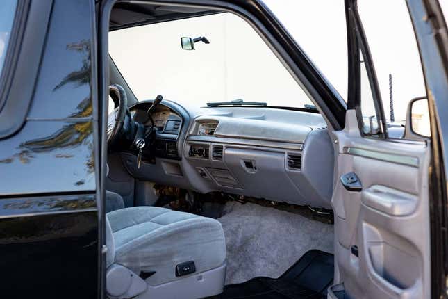 Image for article titled At $17,000, Is This 1994 Ford Bronco XLT A Bucking Good Deal?