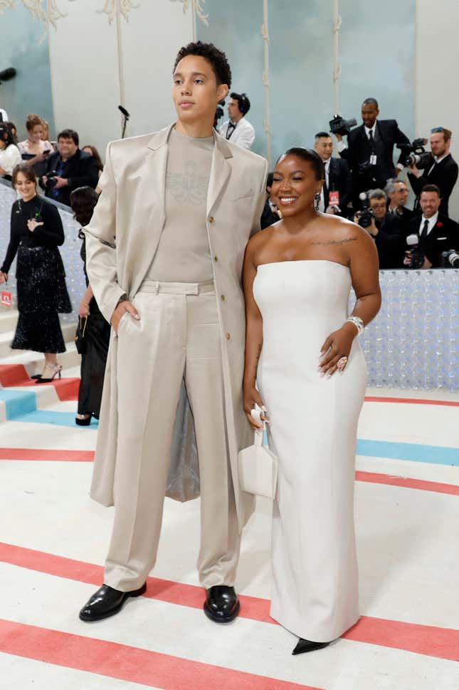 they're giving ✨ drama and glamour ✨ on the red carpet at the Met Gala