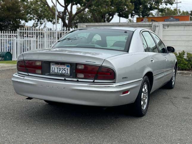 Image for article titled At $4,450, Is This 2000 Buick Park Avenue An Ultra-Good Deal?