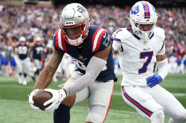 Reports: Pats WR Kendrick Bourne Tears ACL, Done For '23