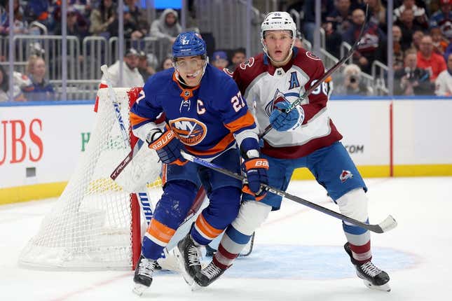Oct 24, 2023; Elmont, New York, USA; New York Islanders left wing Anders Lee (27) fights for position against Colorado Avalanche right wing Mikko Rantanen (96) during the second period at UBS Arena.
