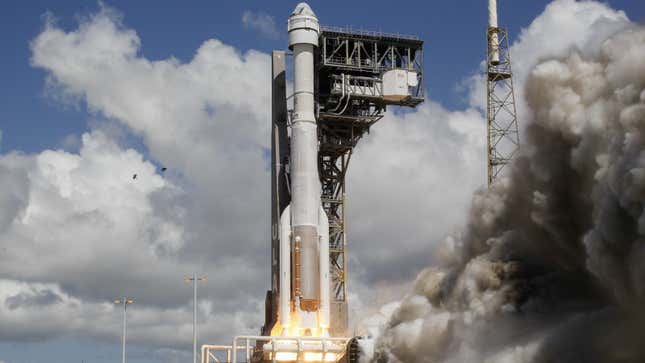 A photo of the Starliner space craft launching. 