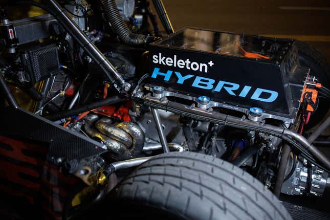 Image for article titled Honda Crammed a 2024 IndyCar Engine in a CR-V to Create 'The HPD Beast'