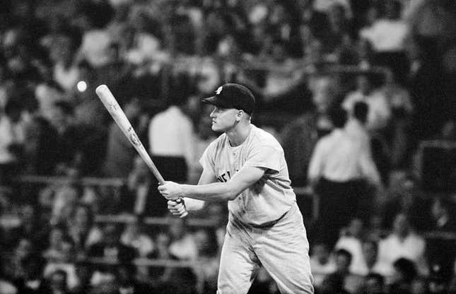 Imagen para el artículo titulado La camiseta de los Yankees de 1961 de Roger Maris podría alcanzar hasta un millón de dólares en una subasta