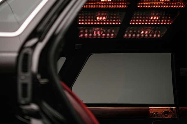 Image for article titled The Hyundai Grandeur Heritage Restomod Is '80s Luxury Gone Cyberpunk