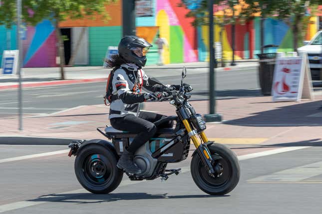 Image for article titled The 2024 BMW CE02 Is The Best Scooter To Ever Be Doomed In The U.S.
