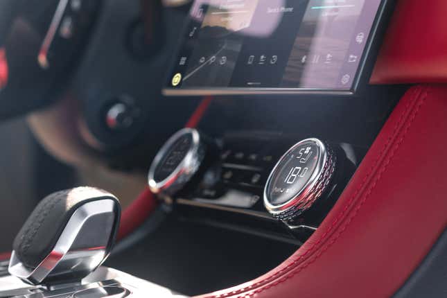 Image for article titled The 2021 Jaguar F-Pace Is Still In The Conversation