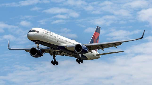 1998 Delta Air Lines Boeing 757-232 N690DL on final approach at Baltimore-Washington International Thurgood Marshall Airport, Maryland, USA