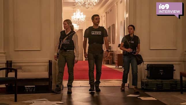 Lee (Kirsten Dunst), Joel (Wagner Moura), and Jessie (Cailee Spaeny) in Civil War.