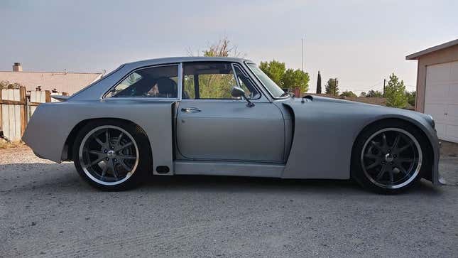 Image for article titled At $11,000, Does This Custom V8-Powered 1970 MGB-GT Have Enough Flair For You?