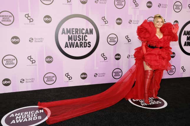 American Music Awards 2022: Best and worst looks from the red carpet – New  York Daily News