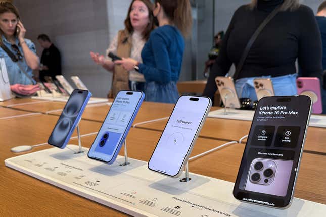 Image for article titled Apple might be loading up some iPhone price hikes