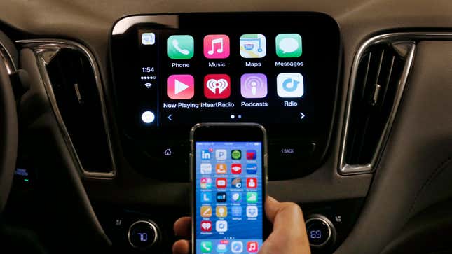 GM donne une autre raison pour abandonner Apple CarPlay et Android