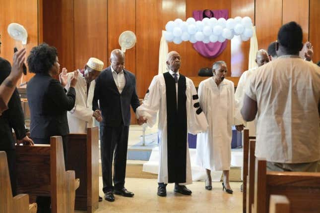 Image for article titled Al Sharpton Baptizes NYC Mayor at Rikers Island and There are Photos