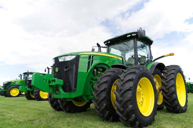 Image de l'article intitulé John Deere annonce des centaines de licenciements alors que la demande en équipement agricole ralentit