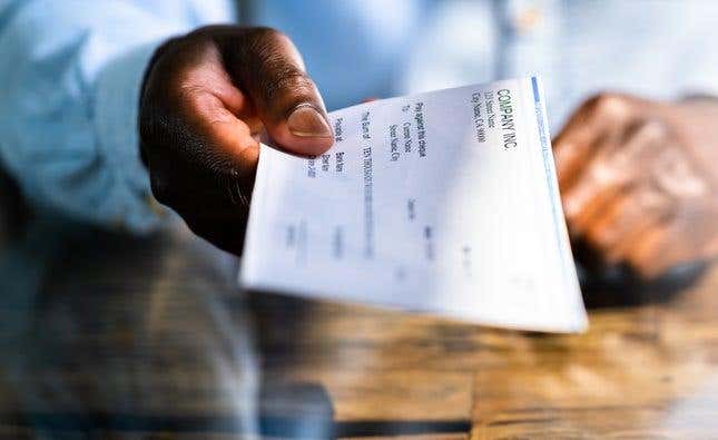 Image for article titled Bank in Arizona Calls Police on Black Man Trying to Cash Check from a Boat Sale