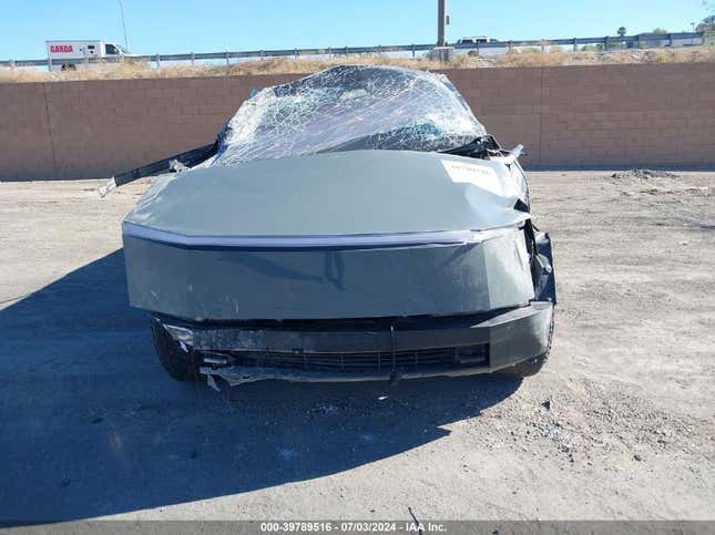 Image for article titled Nobody Can Fix This Wrecked Cybertruck But Maybe You Can Who Knows