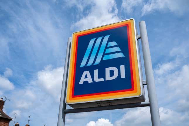 Image for article titled Aldi cuts grocery prices on more than 400 items for the summer