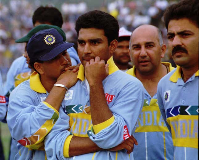 Sachin Tendulkar rests his head on teammate Sanjay Manjarekar.