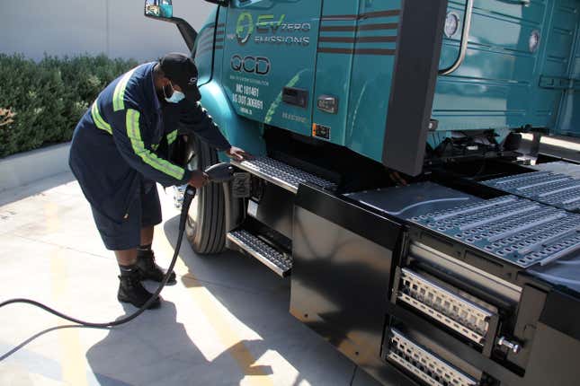 Image for article titled Volvo and Pilot Are Going to Put Commercial EV Chargers at Pilot and Flying J Travel Centers
