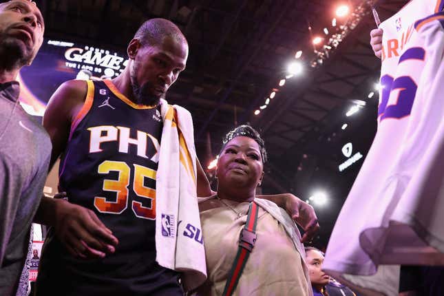 Image for article titled Aside from Bam Adebayo, Here Are Other NBA Stars Who Really Love Their Moms