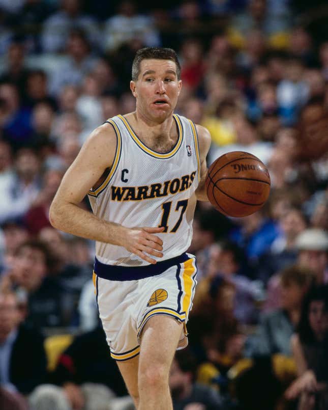 Chris Mullin led all scorers with 32 points