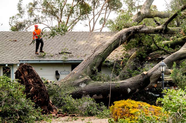 Image for article titled Photos: California&#39;s Coastline Under Siege by Atmospheric River