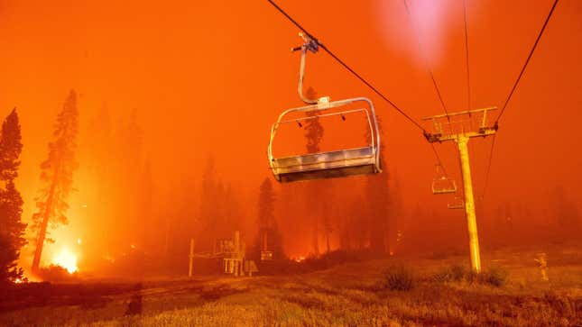 Image for article titled Surreal Photos Show the Fierce Battle Against Caldor Fire at a Tahoe Ski Resort