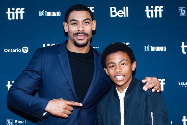 Aaron Pierre besucht die Premiere von „Brother“ während des Toronto International Film Festivals 2022 im Princess of Wales Theatre am 9. September 2022 in Toronto, Ontario.