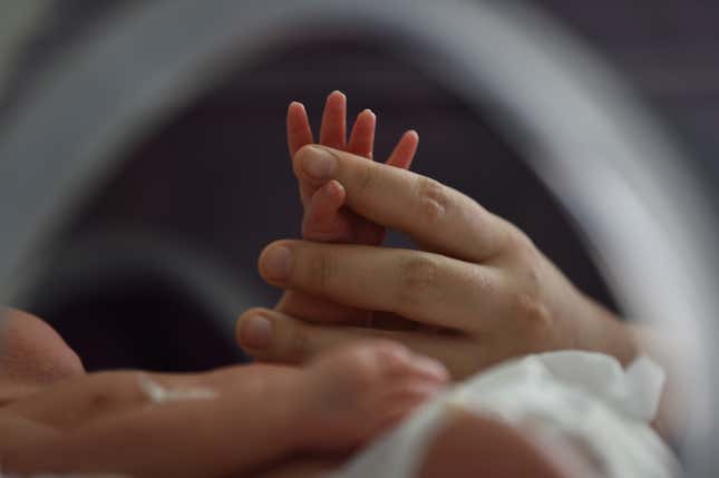Image for article titled Paying Doulas What They're Worth Would Help Address Our Horrific Maternal Mortality Rate