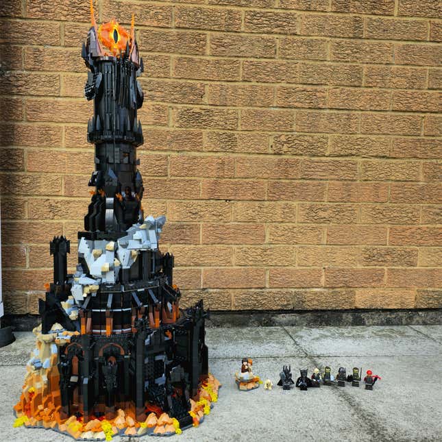 Image for article titled Lego's Lord of the Rings Barad-Dûr Set Is Just About Worthy of a Dark Lord